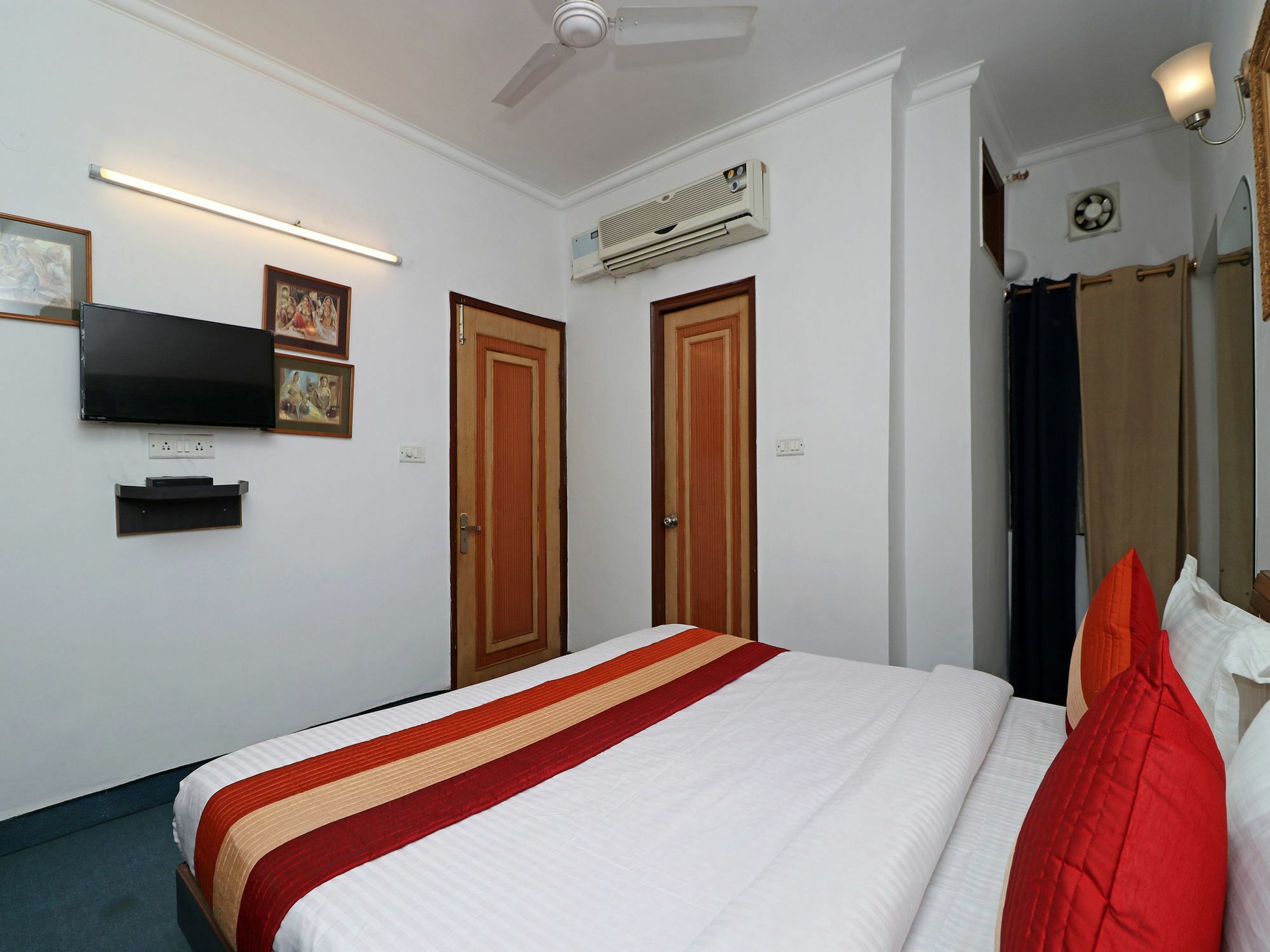 Oyo 13495 Balaji Residency Hotel New Delhi Exterior photo