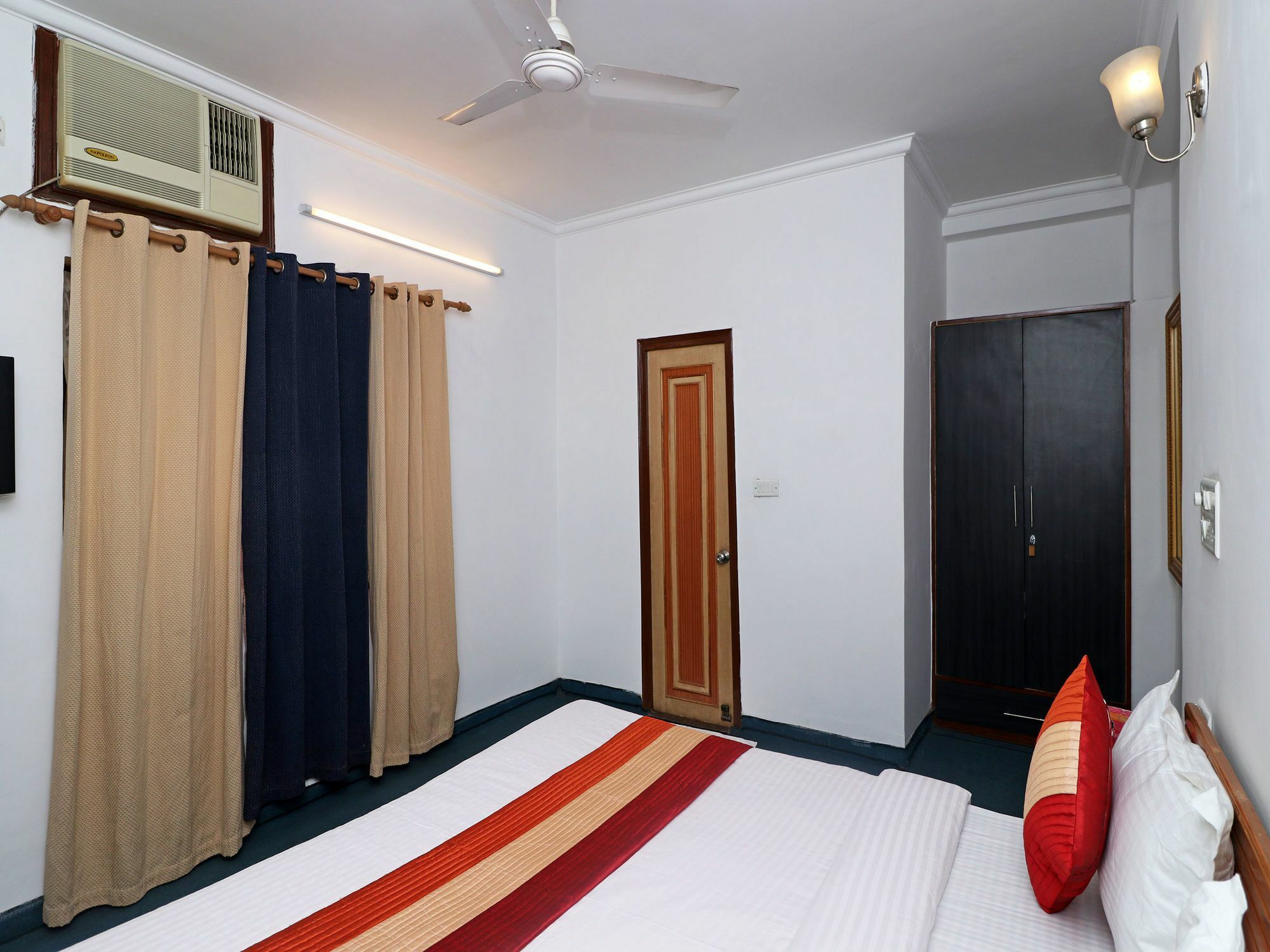 Oyo 13495 Balaji Residency Hotel New Delhi Exterior photo